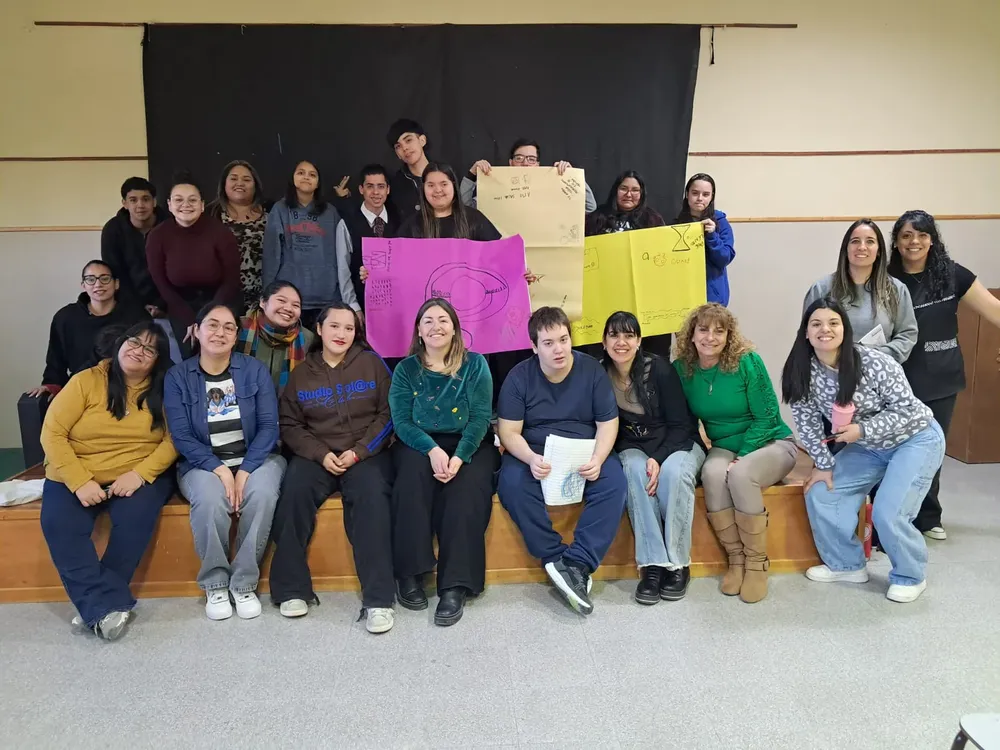 RECORRIDA POR ESCUELAS SECUNDARIAS EN EL MARCO DE LA FERIA DEL LIBRO