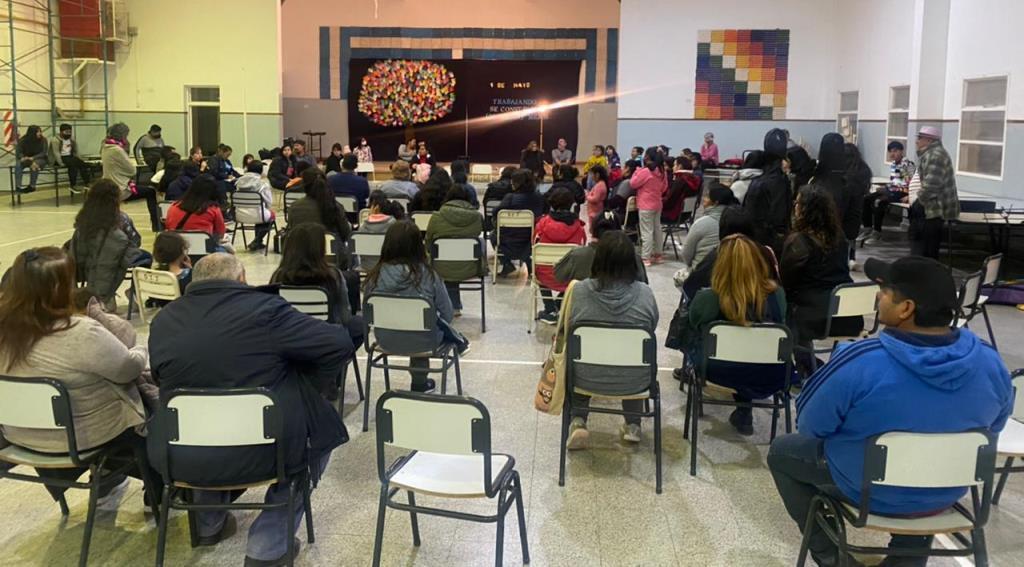 reunión Escuela Nº 219 de Trelew. (1)