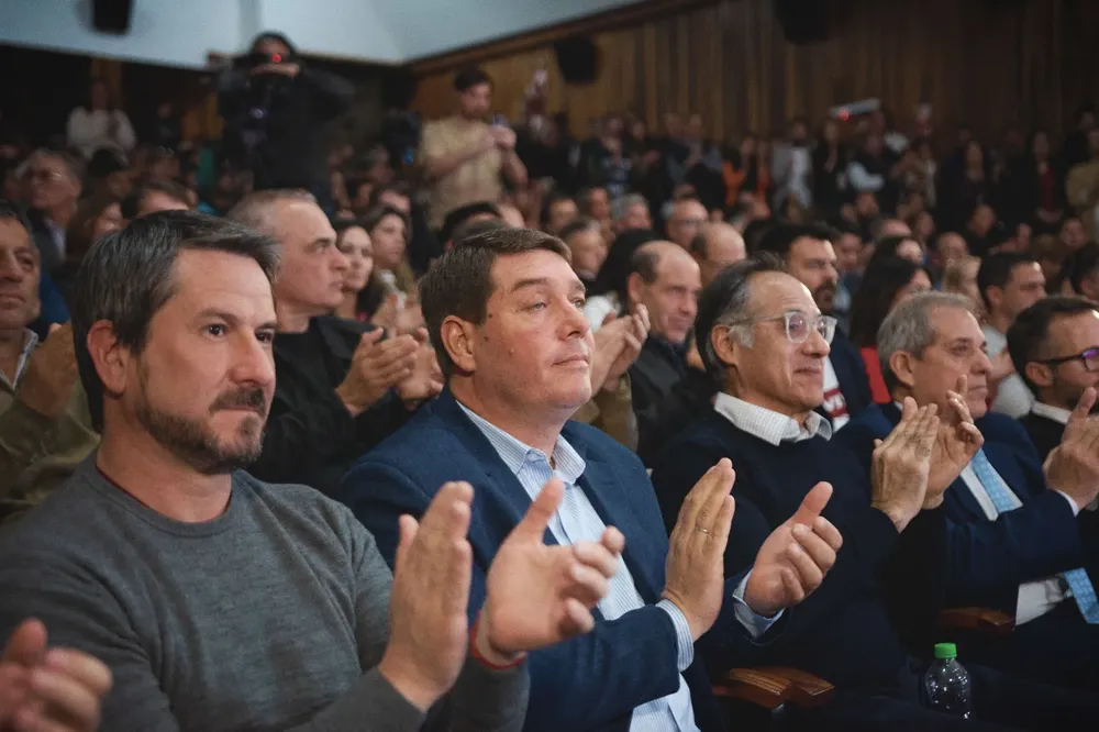 El intendente Biss acompañó el acto de presentación del estado de la situación económica de Chubut (1)