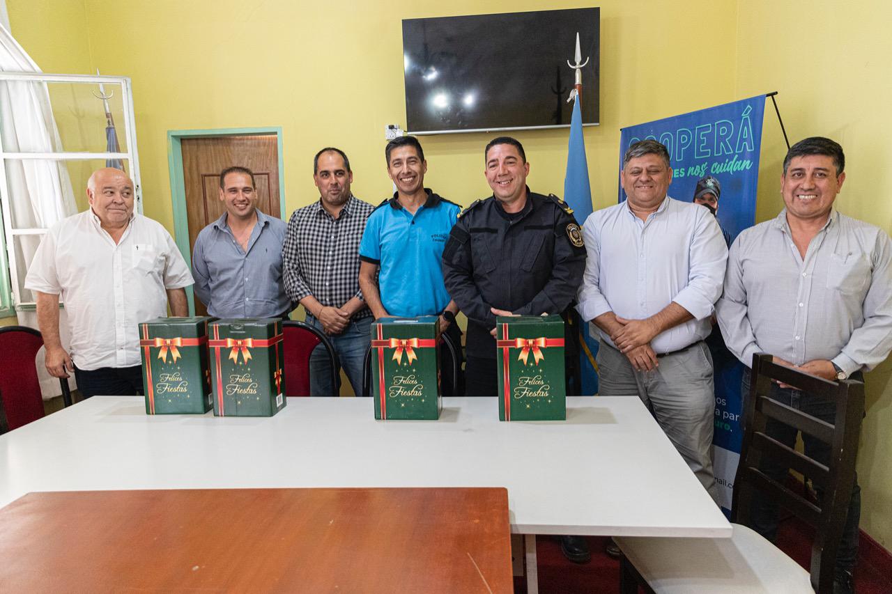 Entrega de cajas navideñas a unidad regional