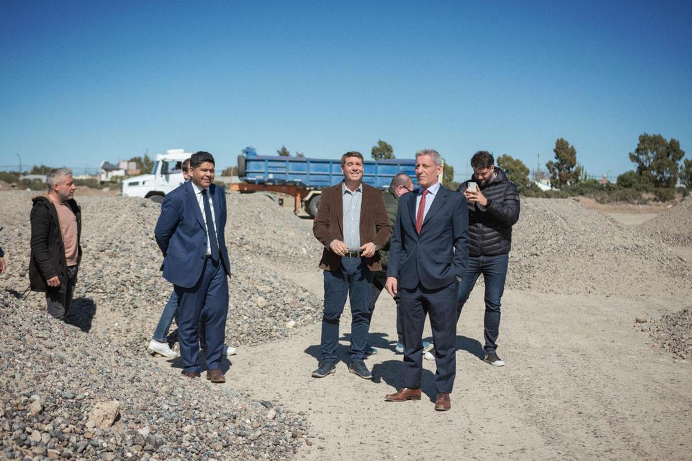 Biss recorrió el predio en donde se construirá el Gimnasio Municipal número 2 (2)