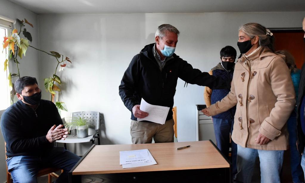 REUNIÓN CON JEFES COMUNALES Y FIRMA VIVIENDAS (2)
